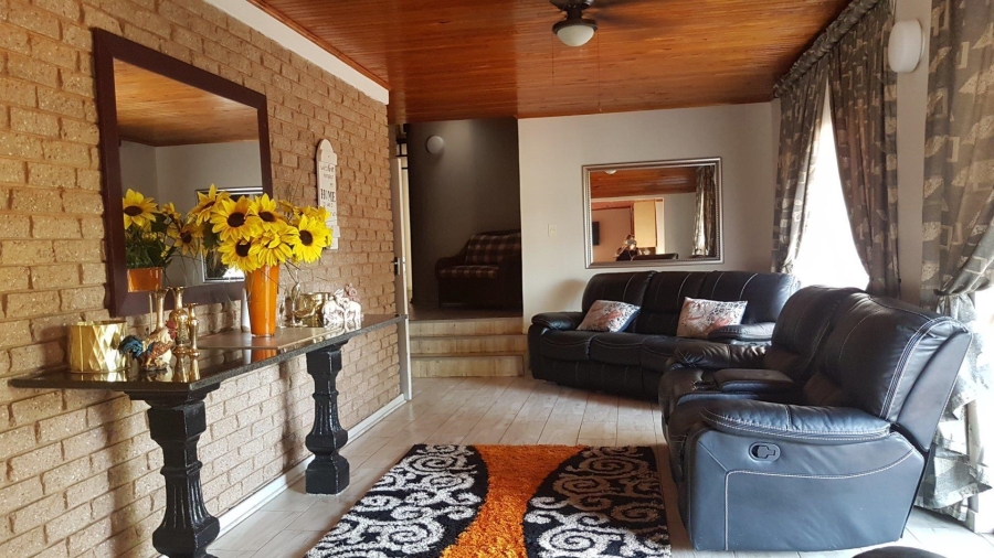 6 Bedroom Property for Sale in Cashan North West